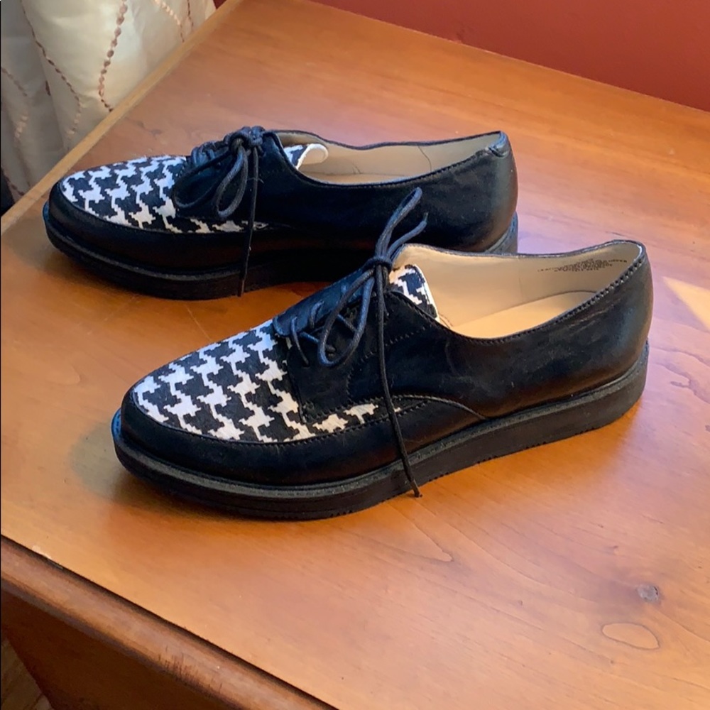 Shoes - Picture 2 of 5
